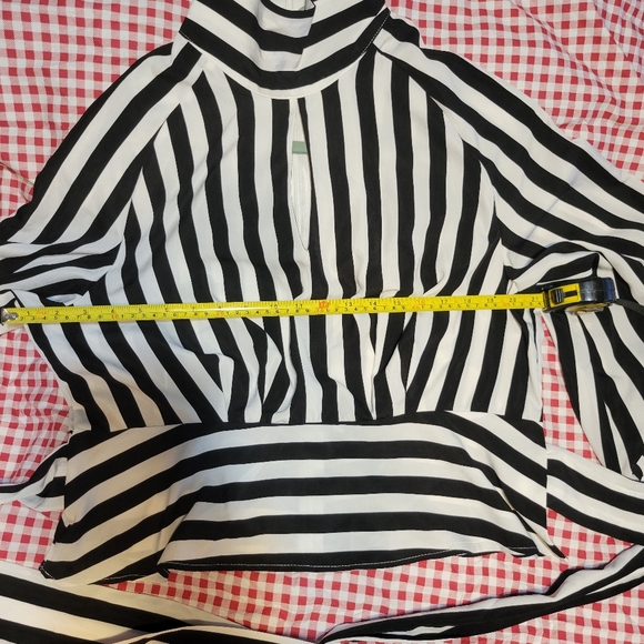 Sexy Black and white striped blouse...2xl.. - Picture 11 of 13